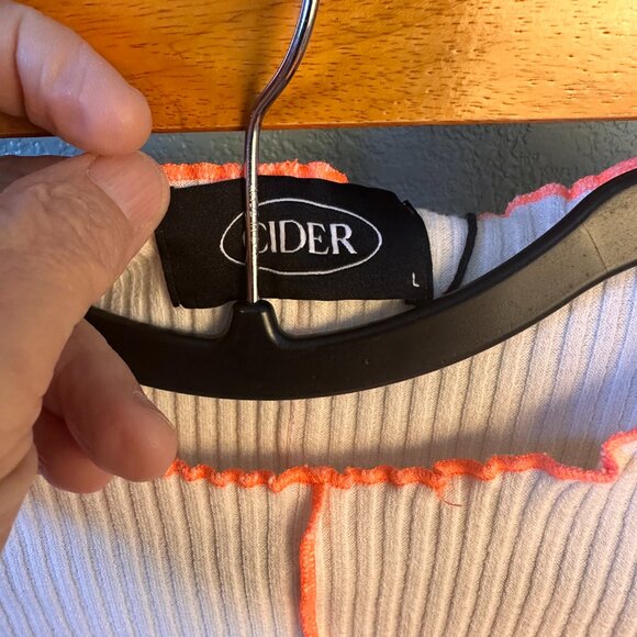 NWT Cider Contrast Trim ribbed Crop Top Sz L - Picture 2 of 6